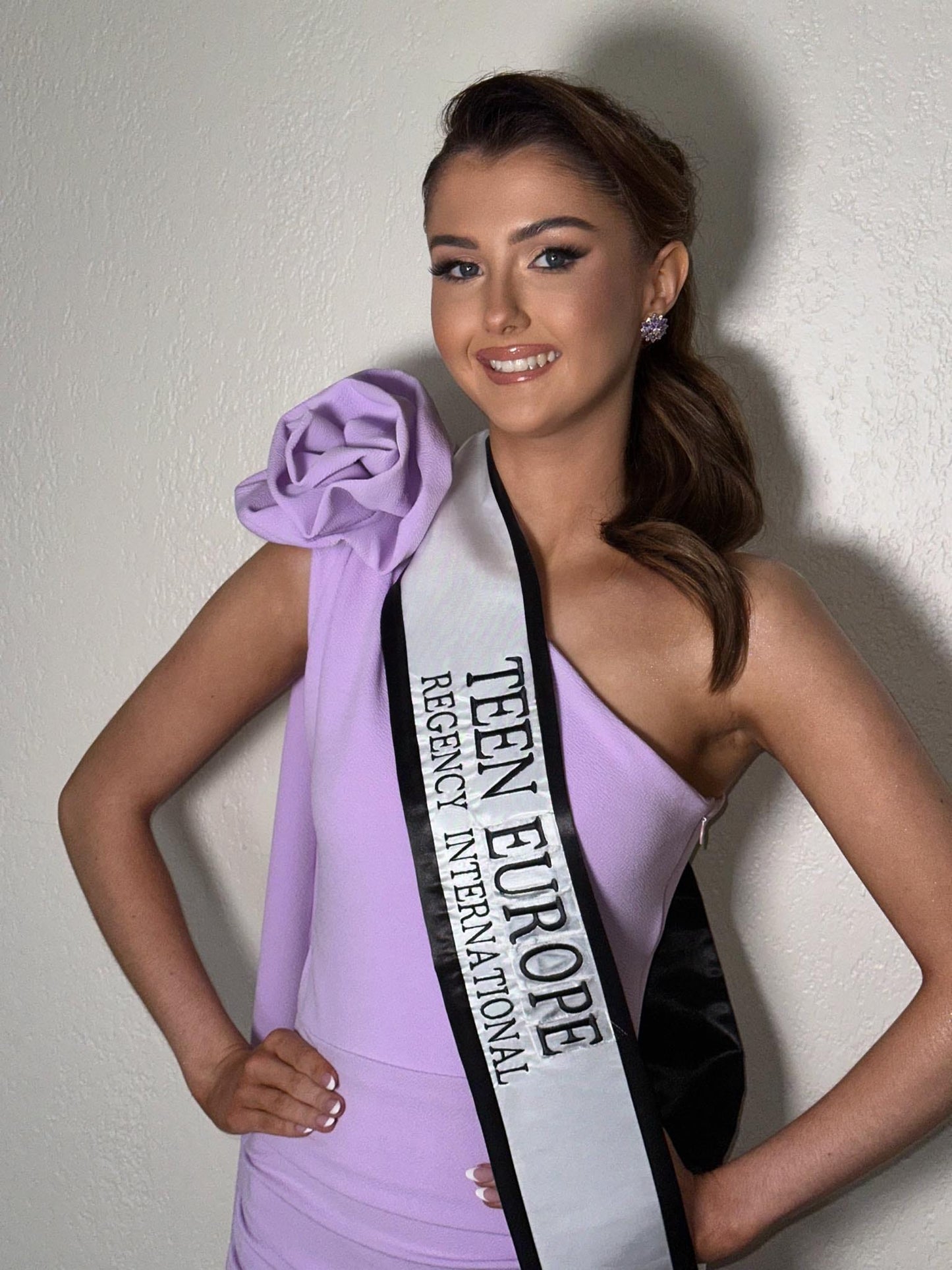 "Tan That's Fit For A Queen" - Transfer-Resistant Pageant/Prom Tan - Pro Spray-Tan Solution